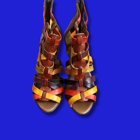 Fall heels - Picture 3 of 4